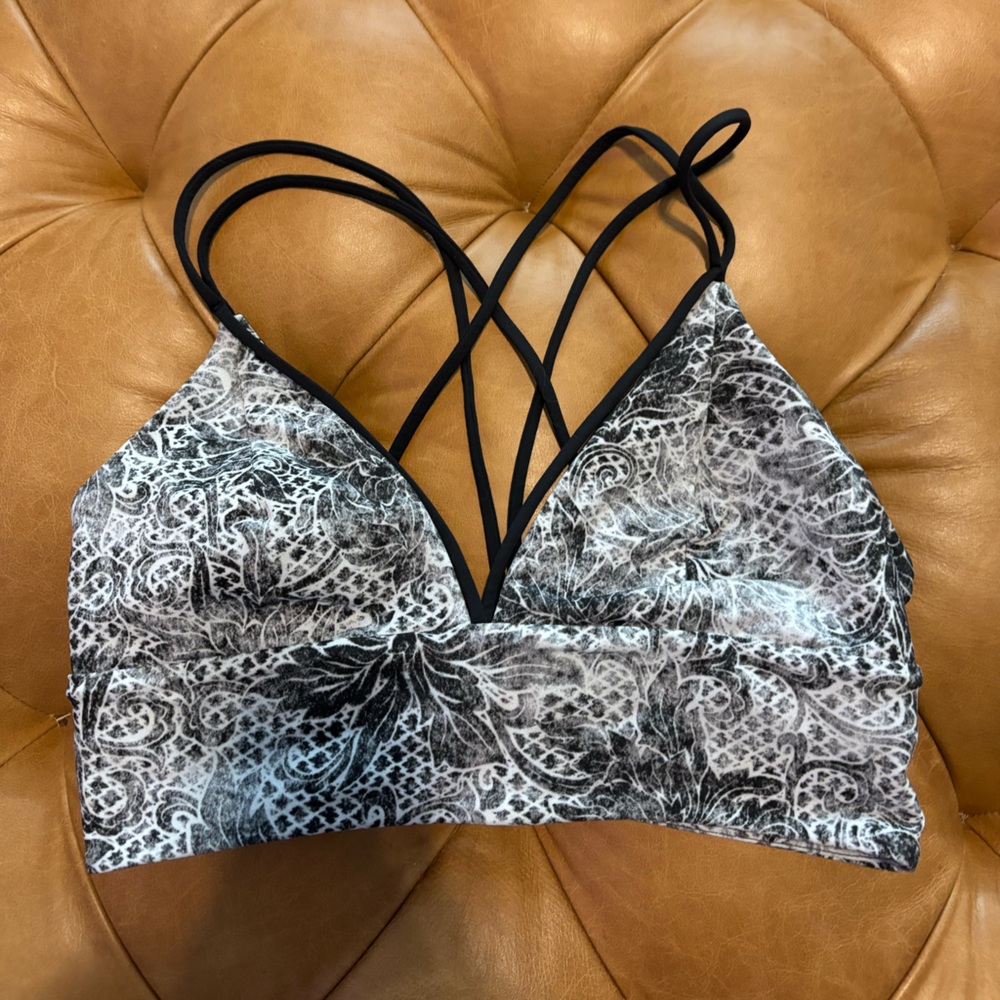 Lululemon sports bra